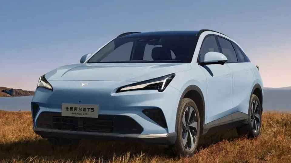 左攬元境智能，右享神擎增程！北汽極狐全新阿爾法T5正式上市